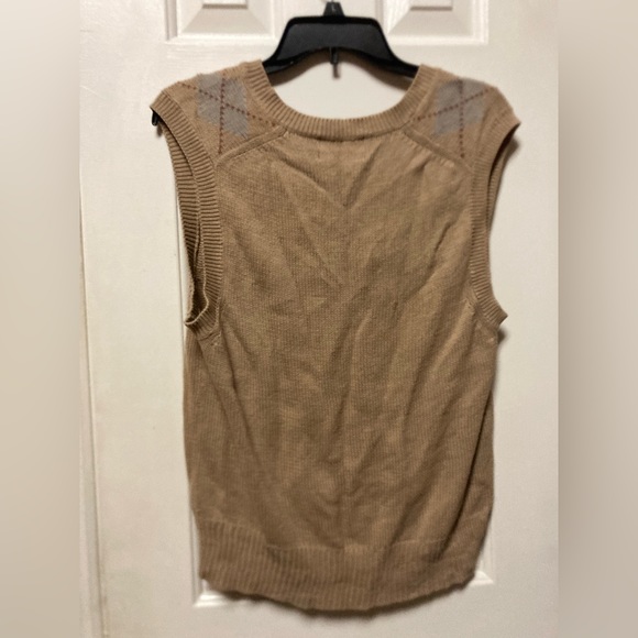 M Traditionalist Brown Sweatervest - Picture 2 of 2